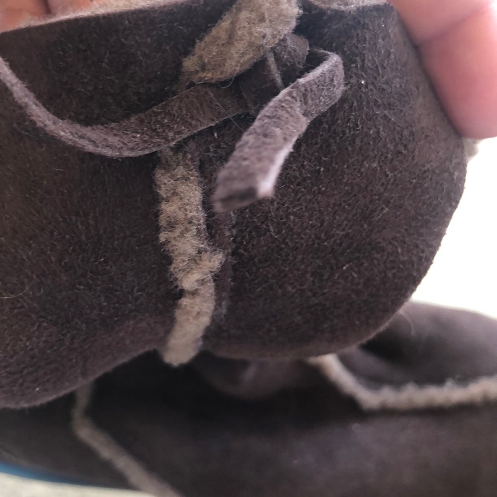 Gorgeous PRADA Suede and shearling boots - Picture 7 of 8